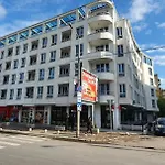 Colonel Apartment 963