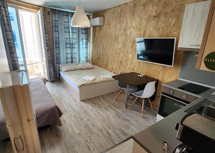 Colonel Apartment 963